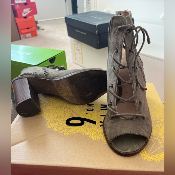 Lace up army green suede heels - Picture 3 of 4